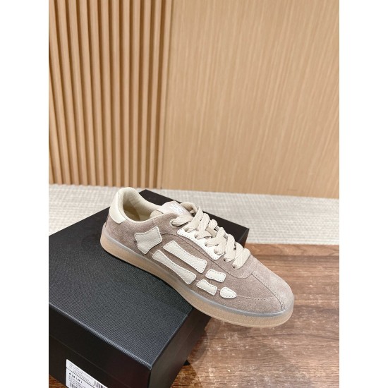 Skateboard shoes