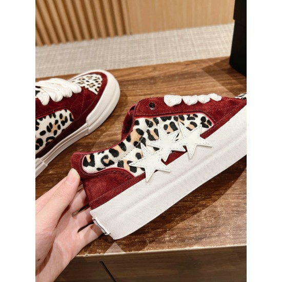 Skateboard shoes