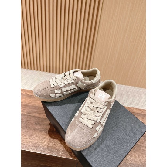 Skateboard shoes