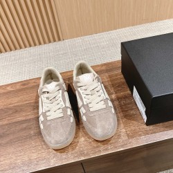 Skateboard shoes