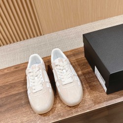 Skateboard shoes