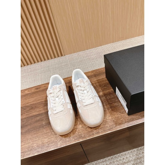 Skateboard shoes