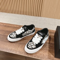 Skateboard shoes