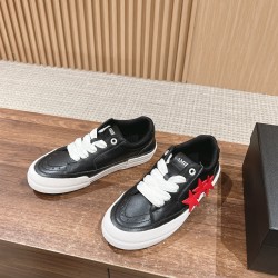 Skateboard shoes