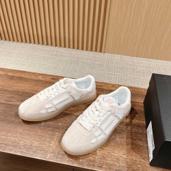 Skateboard shoes