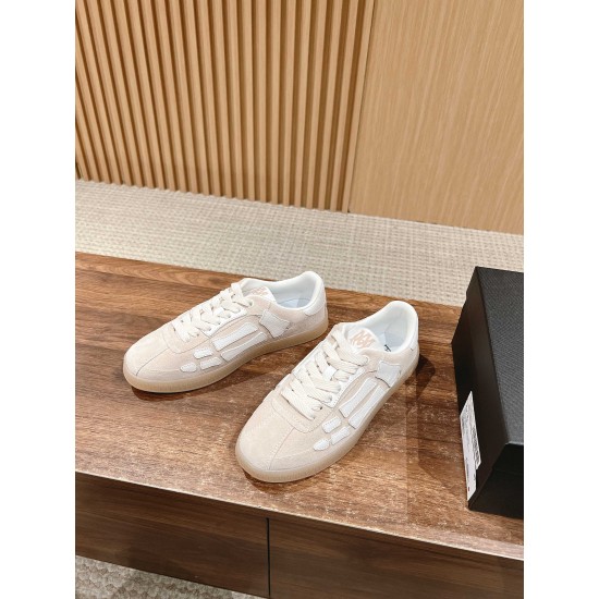 Skateboard shoes