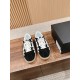 Skateboard shoes