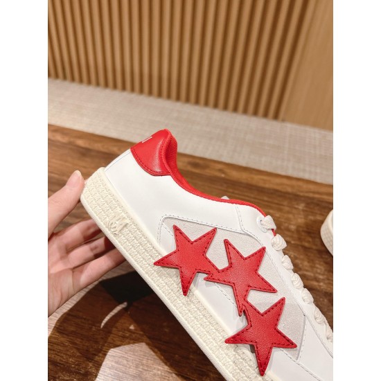 Skateboard shoes