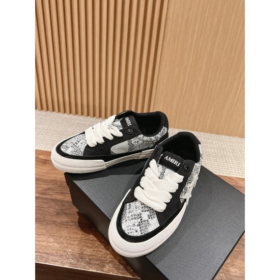 Skateboard shoes