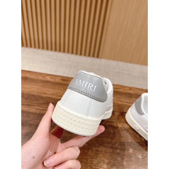 Skateboard shoes