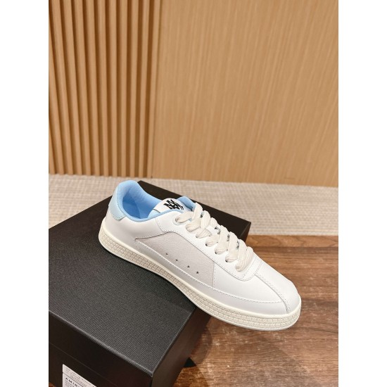 Skateboard shoes
