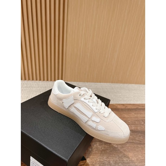Skateboard shoes