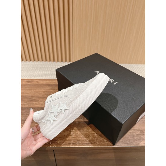 Skateboard shoes