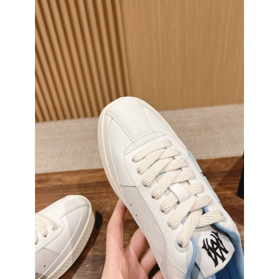 Skateboard shoes
