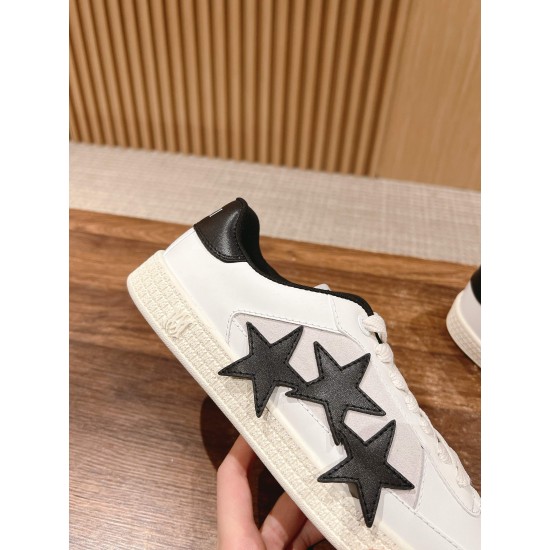 Skateboard shoes