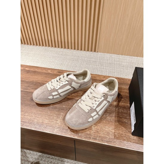 Skateboard shoes