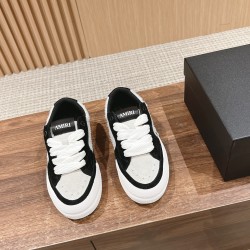 Skateboard shoes