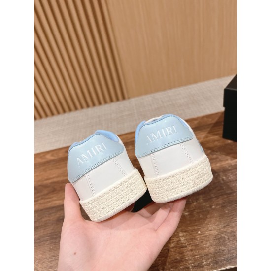Skateboard shoes