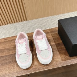 Skateboard shoes