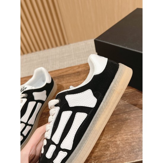 Skateboard shoes