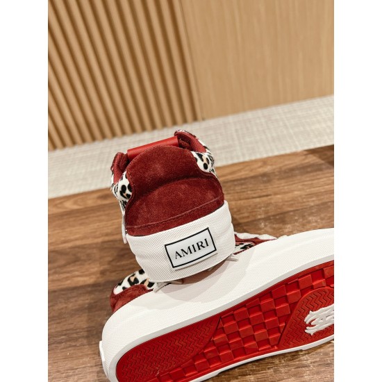 Skateboard shoes