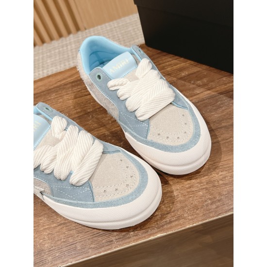 Skateboard shoes