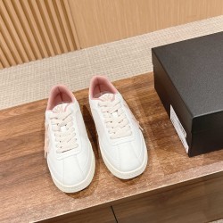 Skateboard shoes