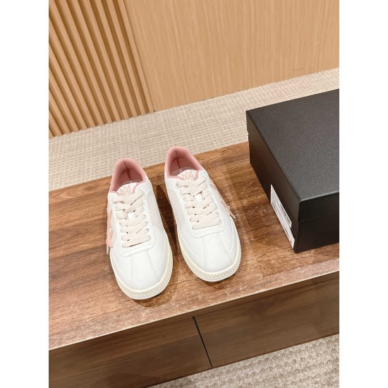 Skateboard shoes