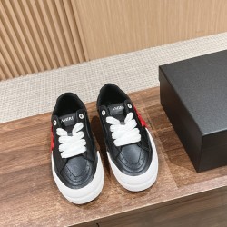 Skateboard shoes