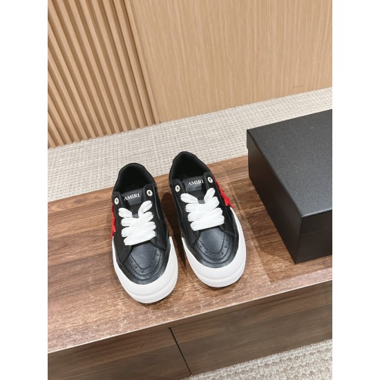 Skateboard shoes