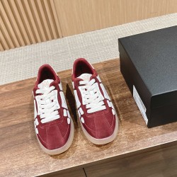 Skateboard shoes