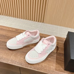 Skateboard shoes