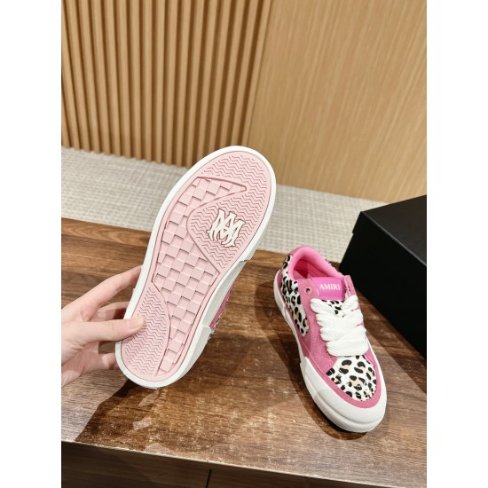 Skateboard shoes