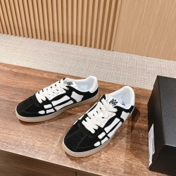 Skateboard shoes