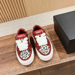 Skateboard shoes