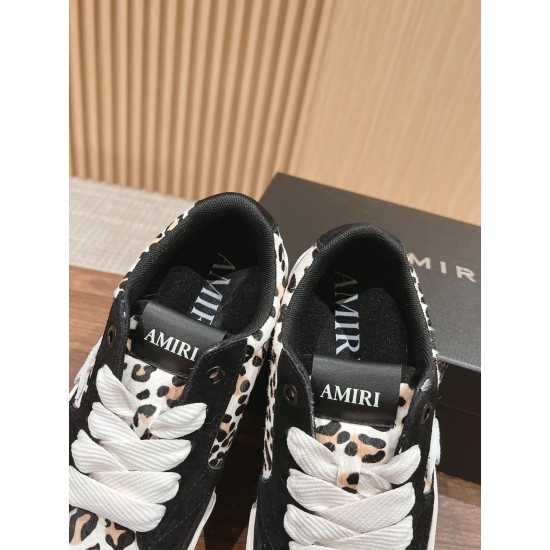 Skateboard shoes