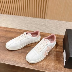 Skateboard shoes