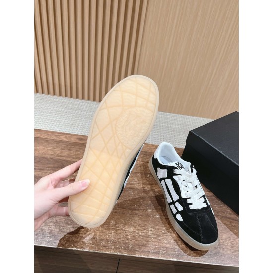 Skateboard shoes