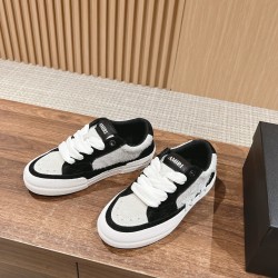 Skateboard shoes