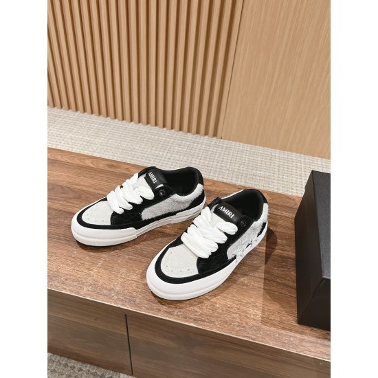 Skateboard shoes