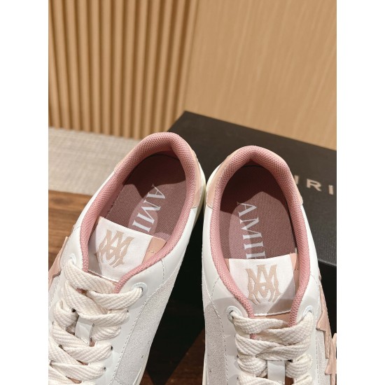Skateboard shoes