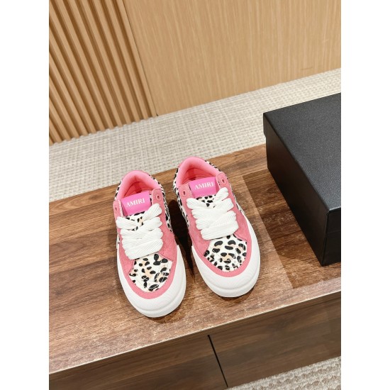 Skateboard shoes