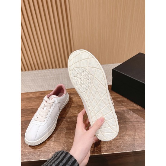 Skateboard shoes