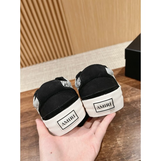 Skateboard shoes