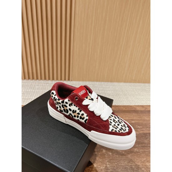 Skateboard shoes