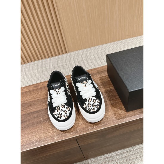 Skateboard shoes