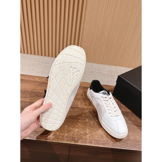 Skateboard shoes