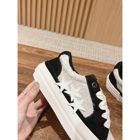 Skateboard shoes