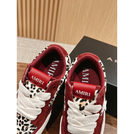 Skateboard shoes