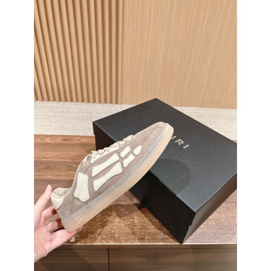 Skateboard shoes